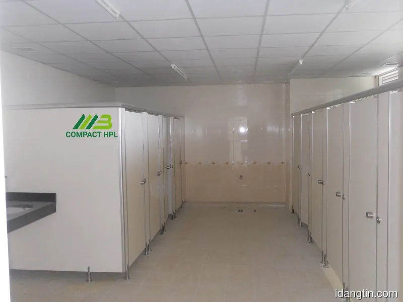 Thi công vách ngăn vệ sinh compact bền đẹp